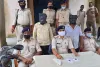 कट्टा व चोरी की बाइक के साथ दो पुलिस हिरासत में