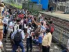 मुंबई में लोकल शुरू करने के लिए नालासोपारा में यात्रियों का आंदोलन