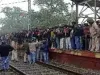 रिजल्ट में गड़बड़ी को लेकर छात्रों ने रोकी ट्रेन, जानिए पूरा मामला 