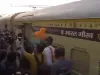 रेल मंत्री ने देश की पहली भारत गौरव पर्यटक ट्रेन को दिखाई हरी झंडी, भगवान श्रीराम से जुड़े स्थानों का भ्रमण कराते हुए नेपाल तक जाएगी