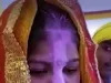 मुस्लिम लड़की अपना धर्म परिवर्तन कर हिंदू लड़के से किया शादी 