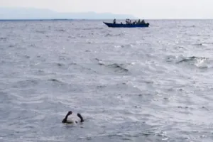 मछली पकड़ने वाली नाव समुद्र में डूबी, 6 मछुआरे लापता