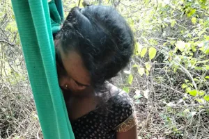 जंगल में युवती की हत्या कर पेड़ से टांगी लाश