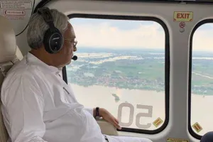 मुख्यमंत्री नीतीश कुमार ने किया बाढ़ग्रस्त जिलों का दौरा
