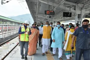 मुख्यमंत्री ने किया  रेलवे स्टेशन का स्थलीय निरीक्षण