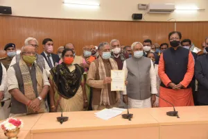 एनडीए प्रत्याशी सुशील मोदी के विजयी प्रमाण पत्र की घोषणा में शामिल हुए मुख्यमंत्री