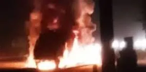 असामाजिक तत्वो ने झोपड़ीनुमा घर मे लगायी आग महिला समेत दो झुलसे