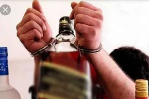अवैध शराब कारोबारी पुलिस को चकमा देकर नौ दो ग्यारह