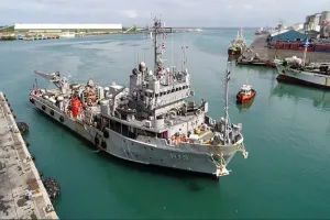 ​तेल का रिसाव रोकने के लिए नौसेना ने मॉरीशस भेजा आईएनएस निरीक्षक