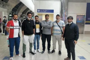 अबूधाबी और शारजाह के हवाई अड्डों पर अभी भी फंसे हुए हैं 23 भारतीय यात्री