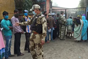 पूर्णिया में सुरक्षा बलों से भिड़े वोटर, पुलिस ने की 5 राउंड हवाई फायरिंग
