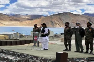 रक्षा मंत्री राजनाथ सिंह, सीडीएसए, सेना प्रमुख ने लेह में की सुरक्षा स्थिति की समीक्षा