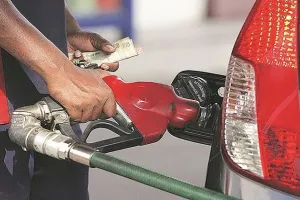 पेट्रोल-डीजल की कीमत स्थिर, यहां बिक रहा सबसे सस्ता पेट्रोल