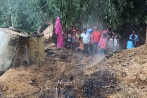 बिग ब्रेकिंग: मोतिहारी में लगी आग में जिंदा जल गए पति-पत्नी, एक की स्थिति नाजुक