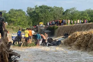 रामनगर में पंजाब के पर्यटकों की कार नदी में गिरी, नौ की मौत