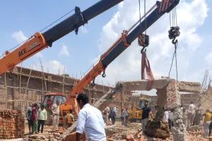 दिल्ली में निर्माणाधीन गोदाम की दीवार गिरी, पांच की मौत
