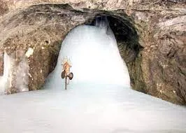 खराब मौसम की वजह से अमरनाथ गुफा तक यात्रा दूसरे दिन भी स्थगित
