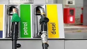 बिहार में पेट्रोल 35 पैसे और डीजल 32 पैसे सस्ता, इन जिलों में बढ़ गया तेल का दाम