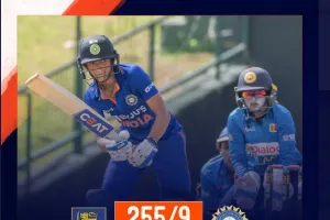 महिला क्रिकेट : भारत ने तीसरे एकदिवसीय मैच में श्रीलंका के सामने रखा 256 रनों का लक्ष्य, कप्तान हरमनप्रीत ने खेली शानदार पारी   