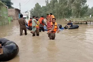 पाकिस्तान के 110 जिलों में बाढ़ से तबाही, 1000 से ज्यादा लोगों की मौत