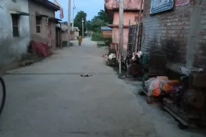मोतिहारी में मेघु मुखिया की पीट-पीटकर हत्या के बाद गांव में सन्नाटा, गिरफ्तारी के डर से कई घरों में लटका ताला