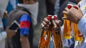 दिल्ली की आप सरकार के शराब घोटाले पर ईडी हरकत में, देश में 30 स्थानों पर मारा छापा