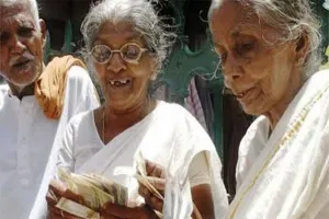 #Pension: पेंशन के लिए सुहागिनें बनीं विधवा, मरे लोग जिंदा हुए
