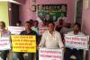 शिक्षकों को समान काम समान वेतन देने की मांग पर राजद का धरना