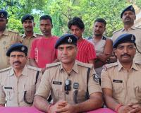 लग्जरी कार के तहखाने से 58.93 किलो गांजा बरामद, तीन गिरफ्तार
