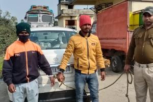 88 बोतल विदेशी शराब के साथ 8 गिरफ्तार, 3 लग्जरी कार जब्त