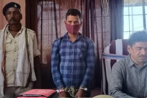 बस से 10 बोतल अंग्रेजी शराब जब्त, धंधेबाज गिरफ्तार