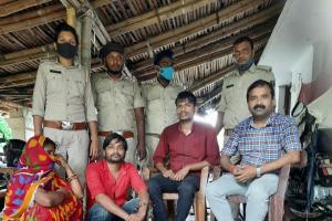 भारी मात्रा में शराब के साथ मां-बेटा गिरफ्तार