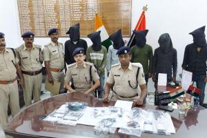 पुलिस ने आधा दर्जन अपराधियों को हथियारों और लूटे के सामानो के साथ दबोचा