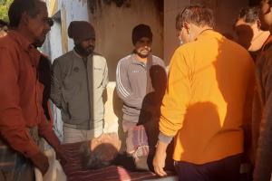 अंगीठी के धुएं से एक की मौत, पत्नी सहित 7 बेहोश