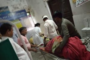 आकाशीय बिजली गिरने से मंदिर क्षतिग्रस्त, तीन झुलसे