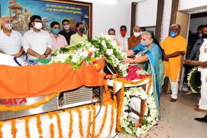 राज्यपाल व मुख्यमंत्री समेत प्रमुख हस्तियों ने लालजी टंडन के पार्थिव शरीर पर पुष्प अर्पित कर दी श्रद्धांजलि