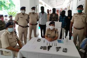 अपराध की योजना बनाते हथियार व गोली के साथ चार अपराधी गिरफ्तार