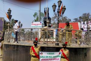 बिहार गर्ल्स बटालियन एनसीसी ने वीरकुंवर सिंह प्रतिमा को लिया गोद