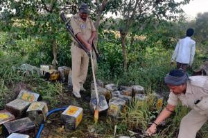 शराब कारोबार पर पुलिस का कहर, 25 सौ लीटर से अधिक अर्ध निर्मित शराब बरामद