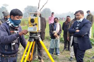 104 वर्ष बाद हो रहे विशेष सर्वेंक्षण एवं बंदोबस्त कार्य में रैयतों की मदद अपेक्षित: जिलाधिकारी