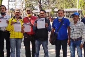 अर्नव के समर्थन में आइरा ने आयुक्त को ज्ञापन सौंपा