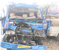 वडोदरा हाईवे पर ट्रेवलर टेंपो में डंपर ने मारी टक्कर, नौ की मौत,17 घायल
