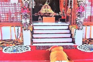 मोदी ने रामलला के किए दर्शन, साष्टांग किया प्रणाम