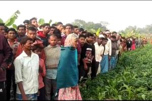 बेखौफ बदमाशों ने युवक की हत्या कर खेत में फेंकी लाश