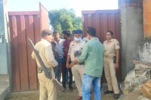 पुलिस ने लॉज से एक युवक का शव किया बरामद