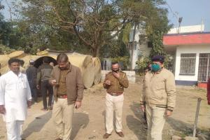 बंद पेट्रोल पंप की टंकी काटने के दौरान विस्फोट, दो मजदूर घायल