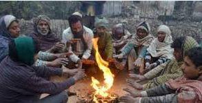 बाल्मीकि हेल्थ एजुकेशन एंड पैरामेडिकल साइंस के निदेशक डॉ. राजकिरण ने गरीबों के बीच 200 से अधिक कंबलों का वितरण किया