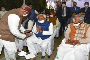 सीएम सहित कई केंद्रीय मंत्री पहुंचे रविशंकर प्रसाद की मां के श्राद्धकर्म में, दी श्रद्धांजलि