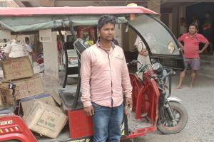 158 बोतल विदेशी शराब के साथ एक गिरफ्तार, ई-रिक्शा जप्त