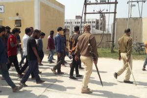 इंजीनियरिंग के छात्रों ने हॉस्टल की मांग पर किया हंगामा